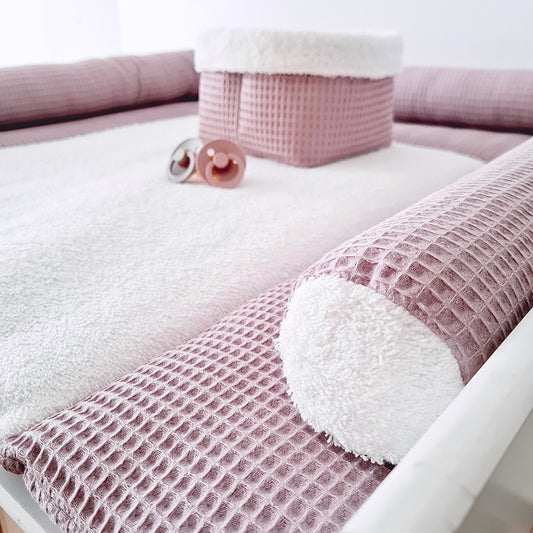 Bed snake old pink