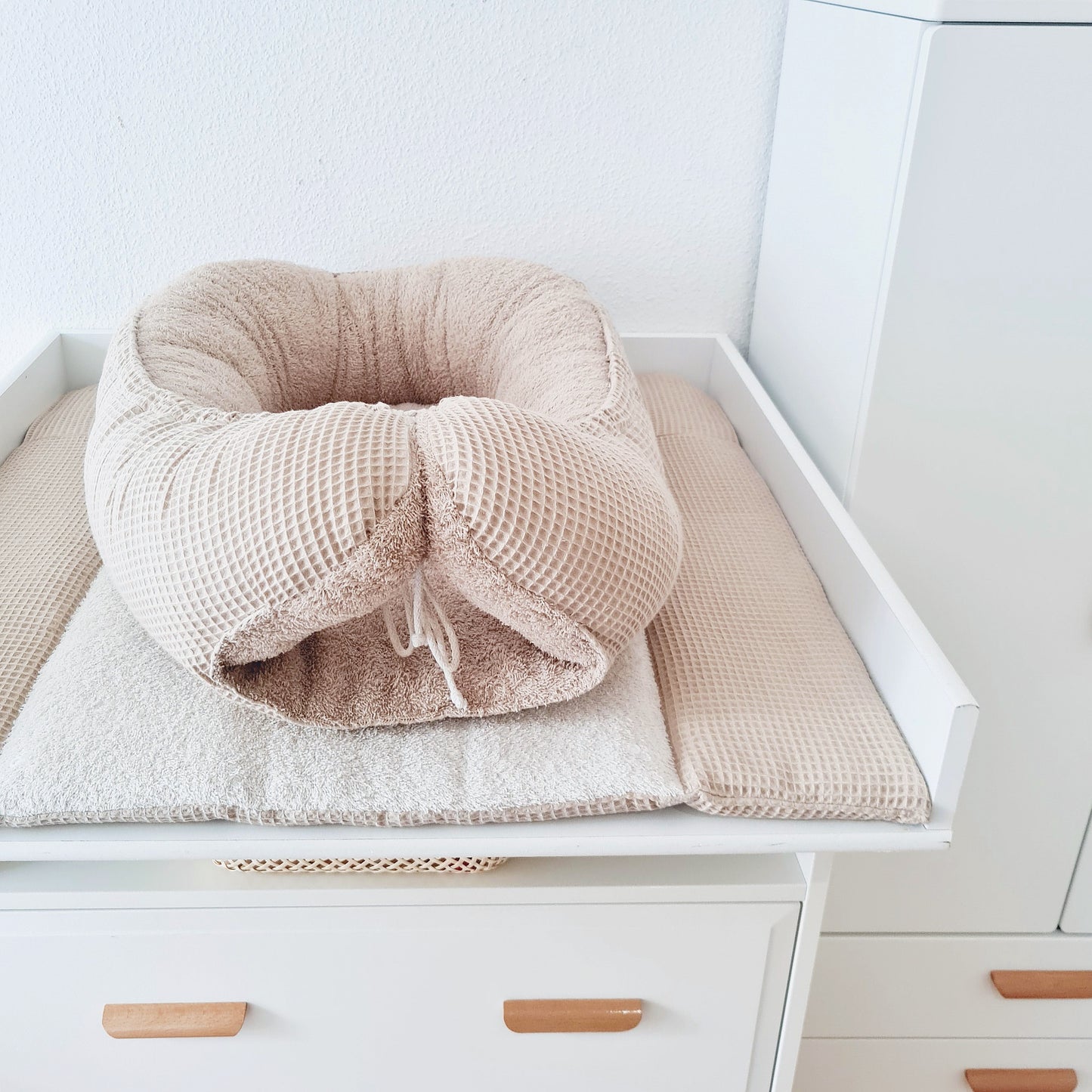 Baby nest dark beige